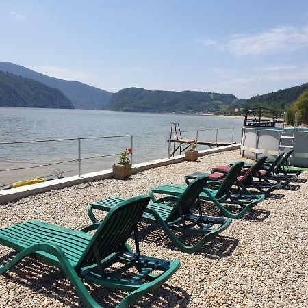 Casa Ana Serena Ieşelniţa Eksteriør billede