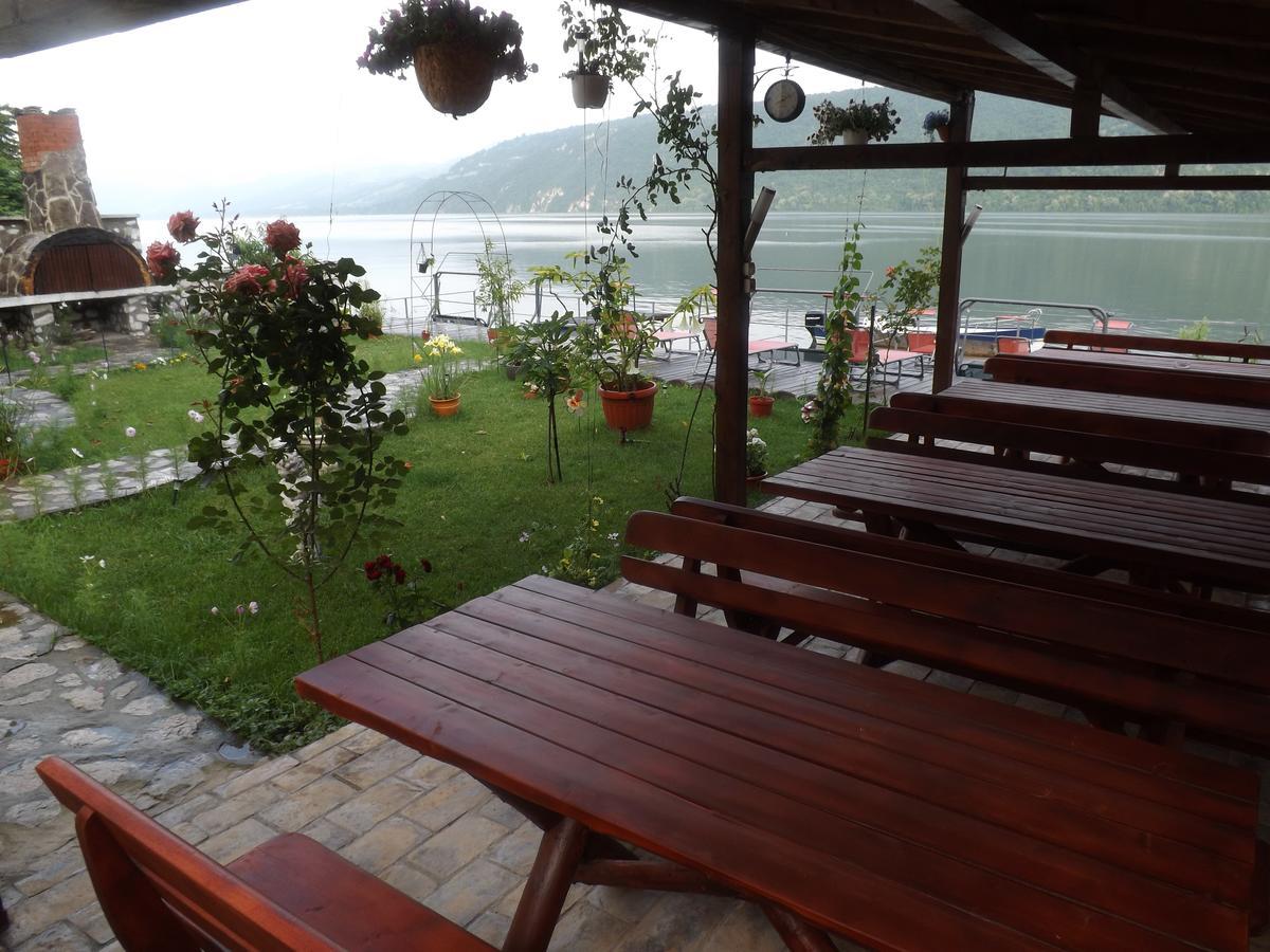 Casa Ana Serena Ieşelniţa Eksteriør billede