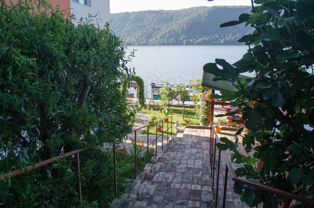 Casa Ana Serena Ieşelniţa Eksteriør billede