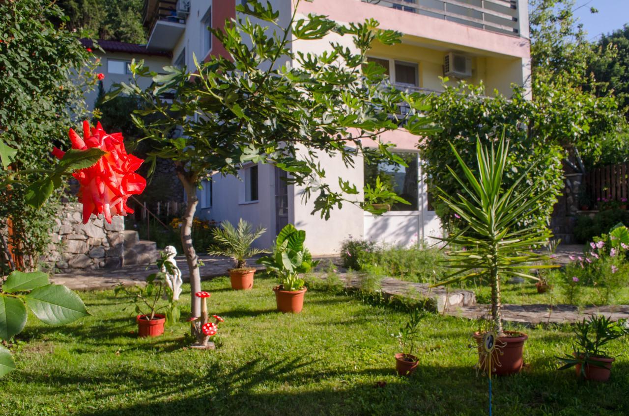 Casa Ana Serena Ieşelniţa Eksteriør billede