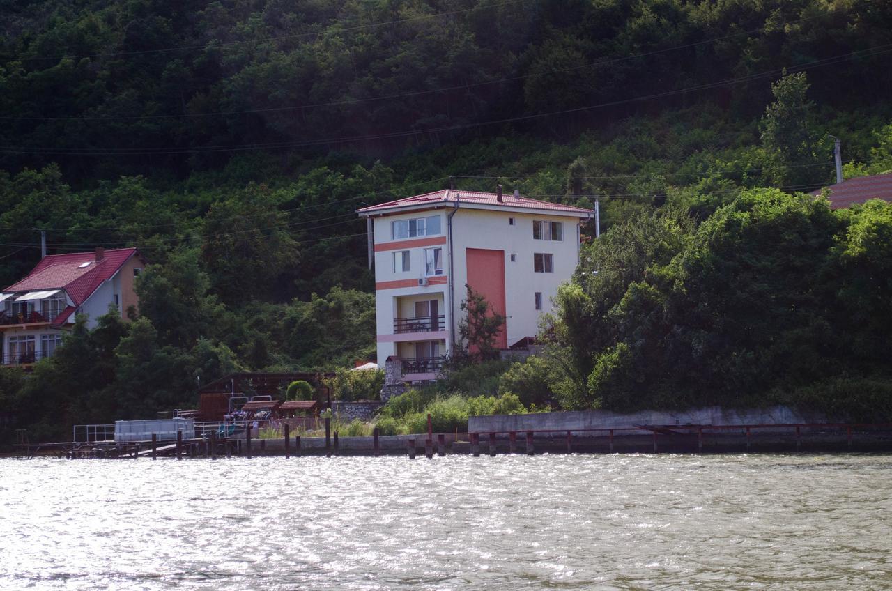 Casa Ana Serena Ieşelniţa Eksteriør billede