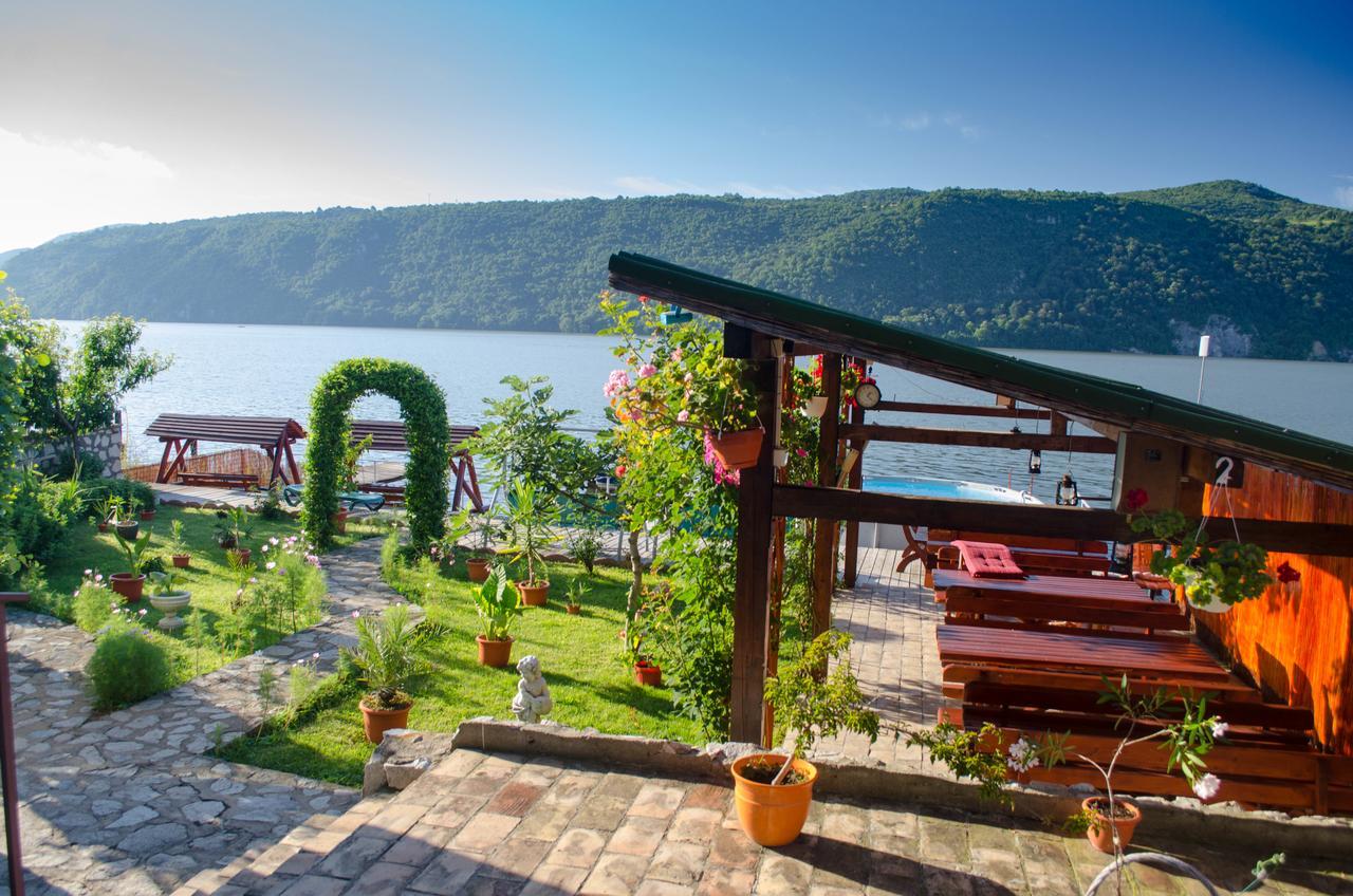 Casa Ana Serena Ieşelniţa Eksteriør billede