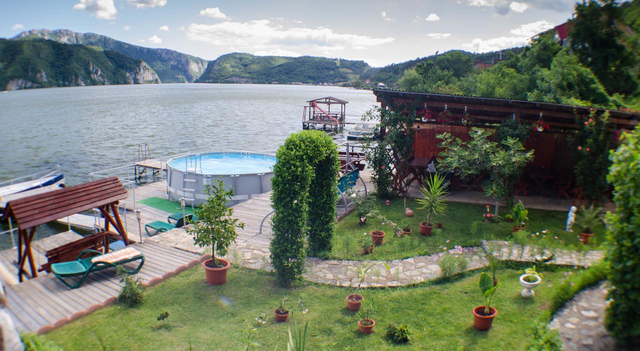 Casa Ana Serena Ieşelniţa Eksteriør billede