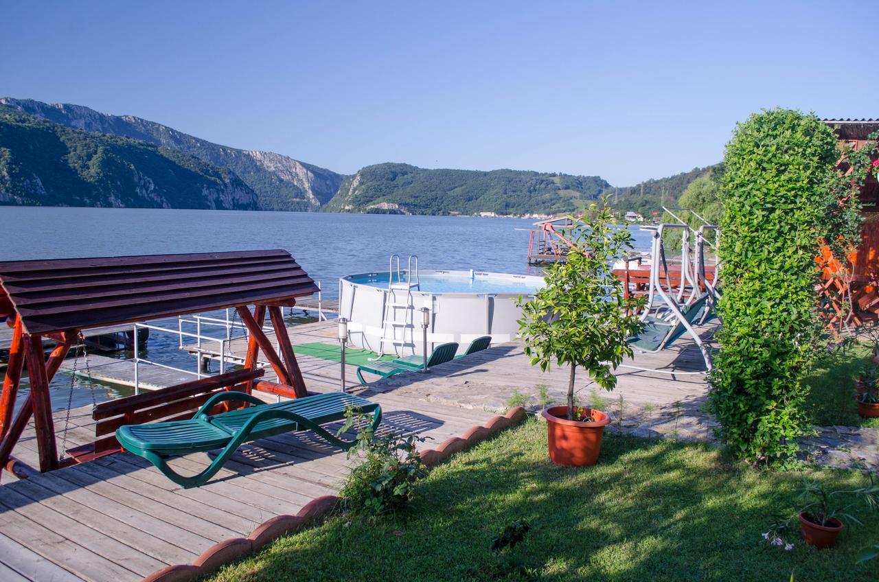 Casa Ana Serena Ieşelniţa Eksteriør billede